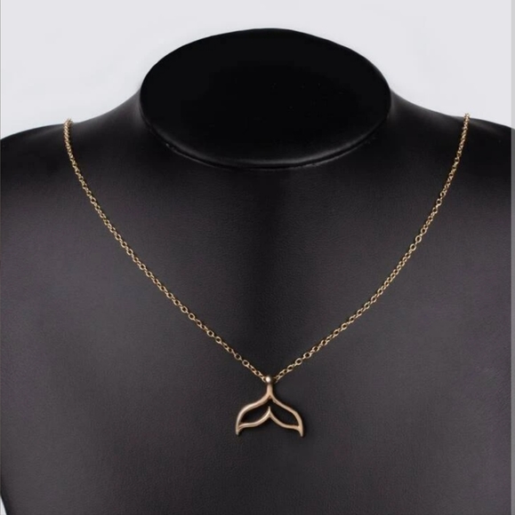 🐬🐬NEW🐬🐬VERY PRETTY!! Dolphin Tail Necklace in GOLD Plating 🐬🐬 - Picture 3 of 14